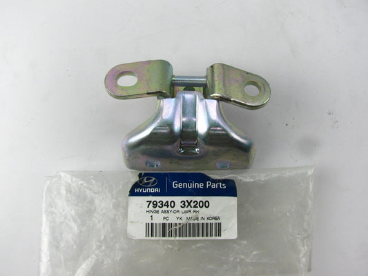 Lower RIGHT PASSENGERS Door Hinge OEM For 13-14 Elantra Coupe, 14-16 Forte Koup