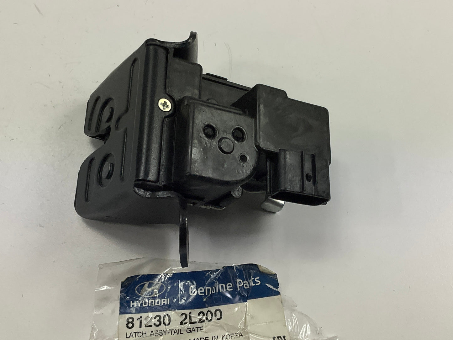NEW - OEM 812302L200 Rear Tail Gate Latch For 2009-2017 Hyundai Elantra