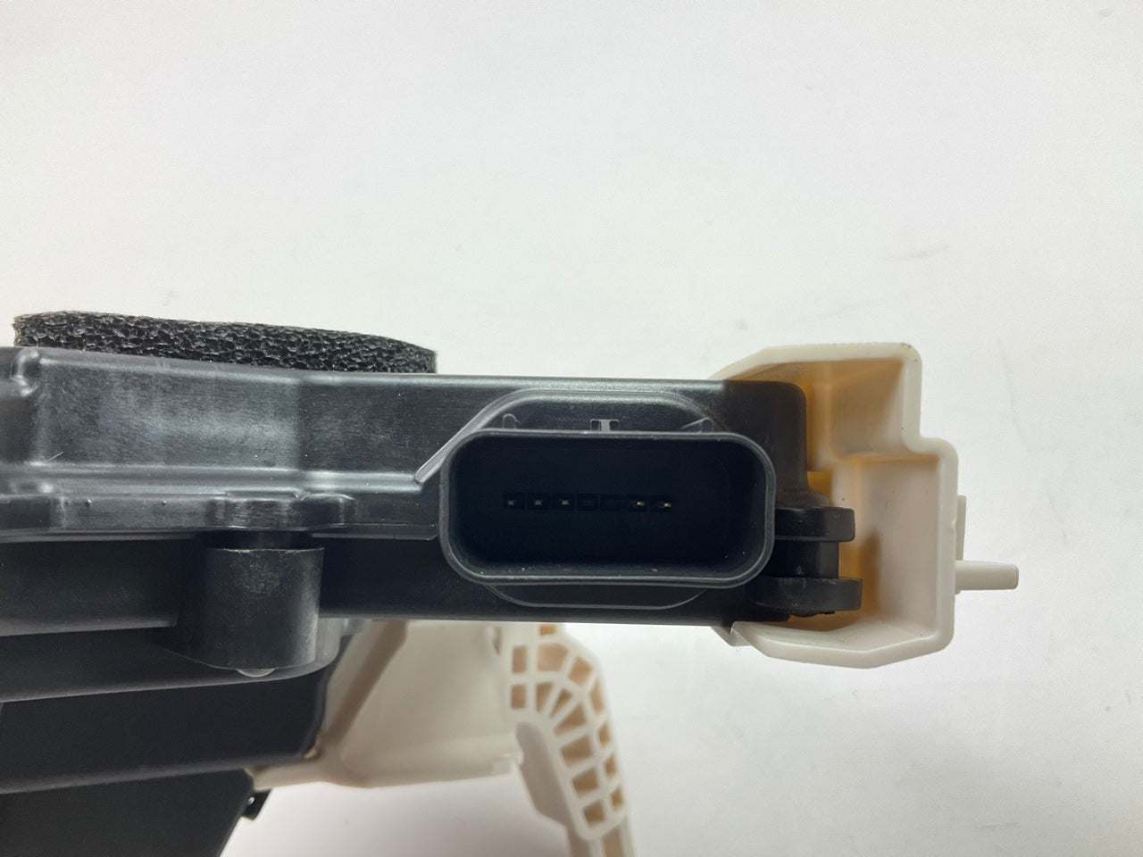 NEW - OEM 81310J3001 Front Left Door Lock Actuator For 2019-21 Hyundai Veloster