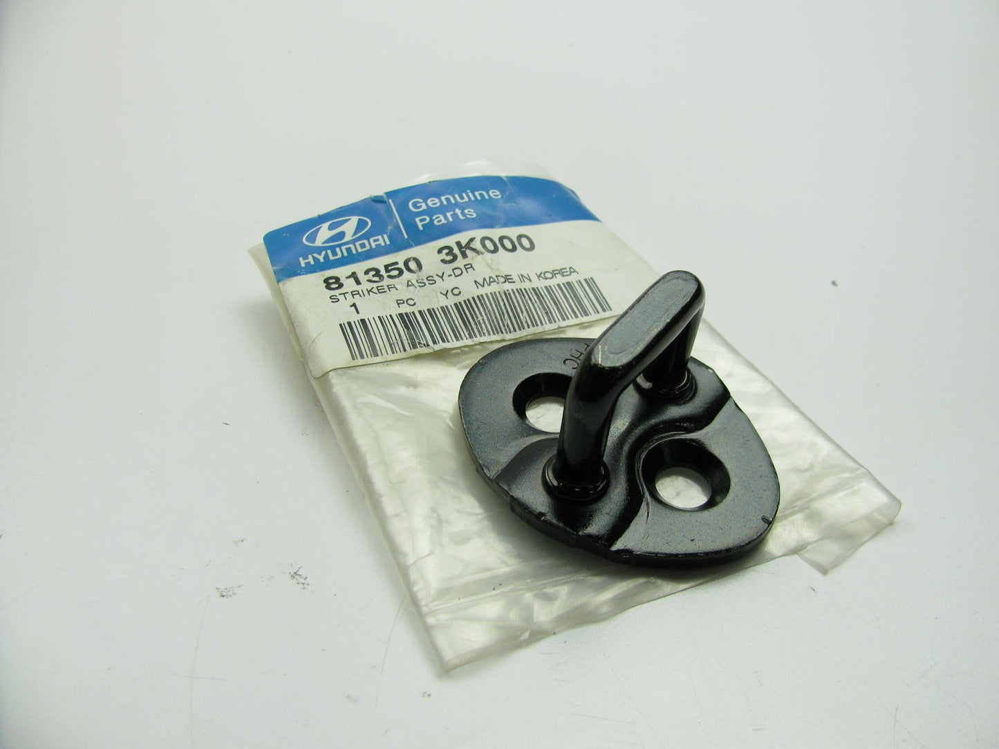 NEW GENUINE Front Door Lock Striker Plate OEM For Hyundai 813503K000