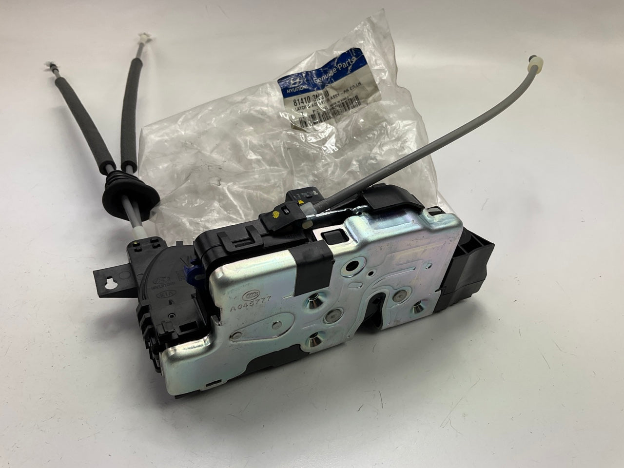 Rear Left Drivers Side Door Lock Actuator Latch OEM For 2011-16 Equus 814103N010