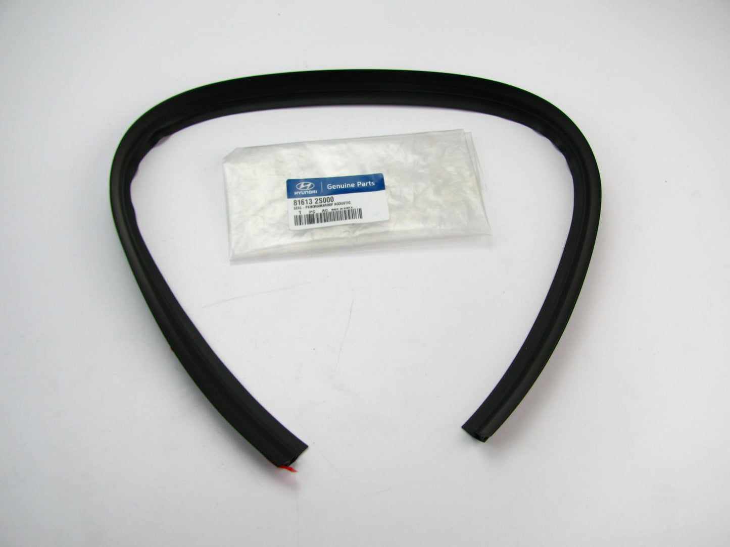 NEW - OEM GENUINE Sunroof Panel Front Weatherstip Seal For 10-15 Hyundai Tucson