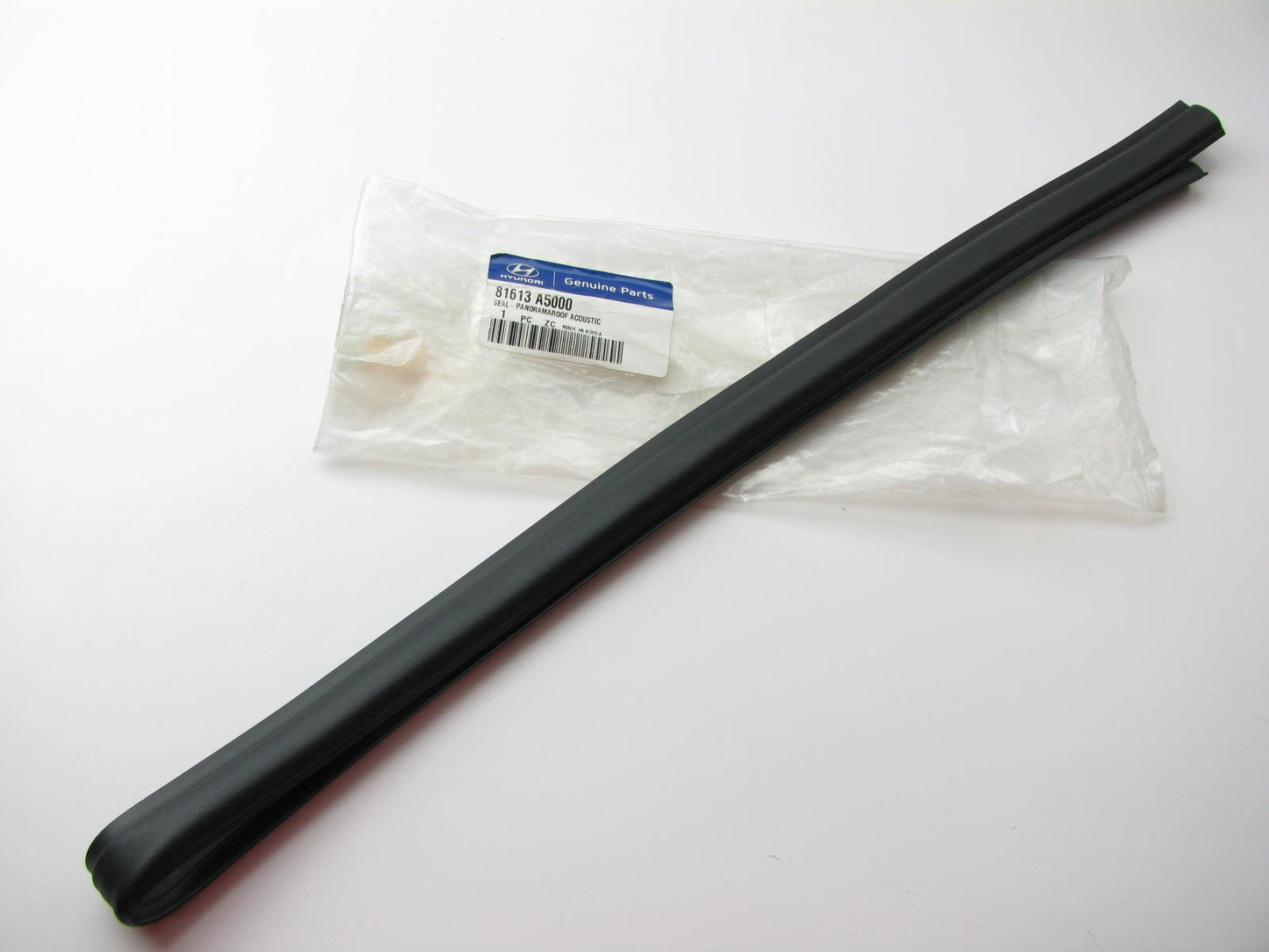 New OEM Sunroof Frame Front Strip Seal For 2013-17 Hyundai Elantra GT 81613A5000