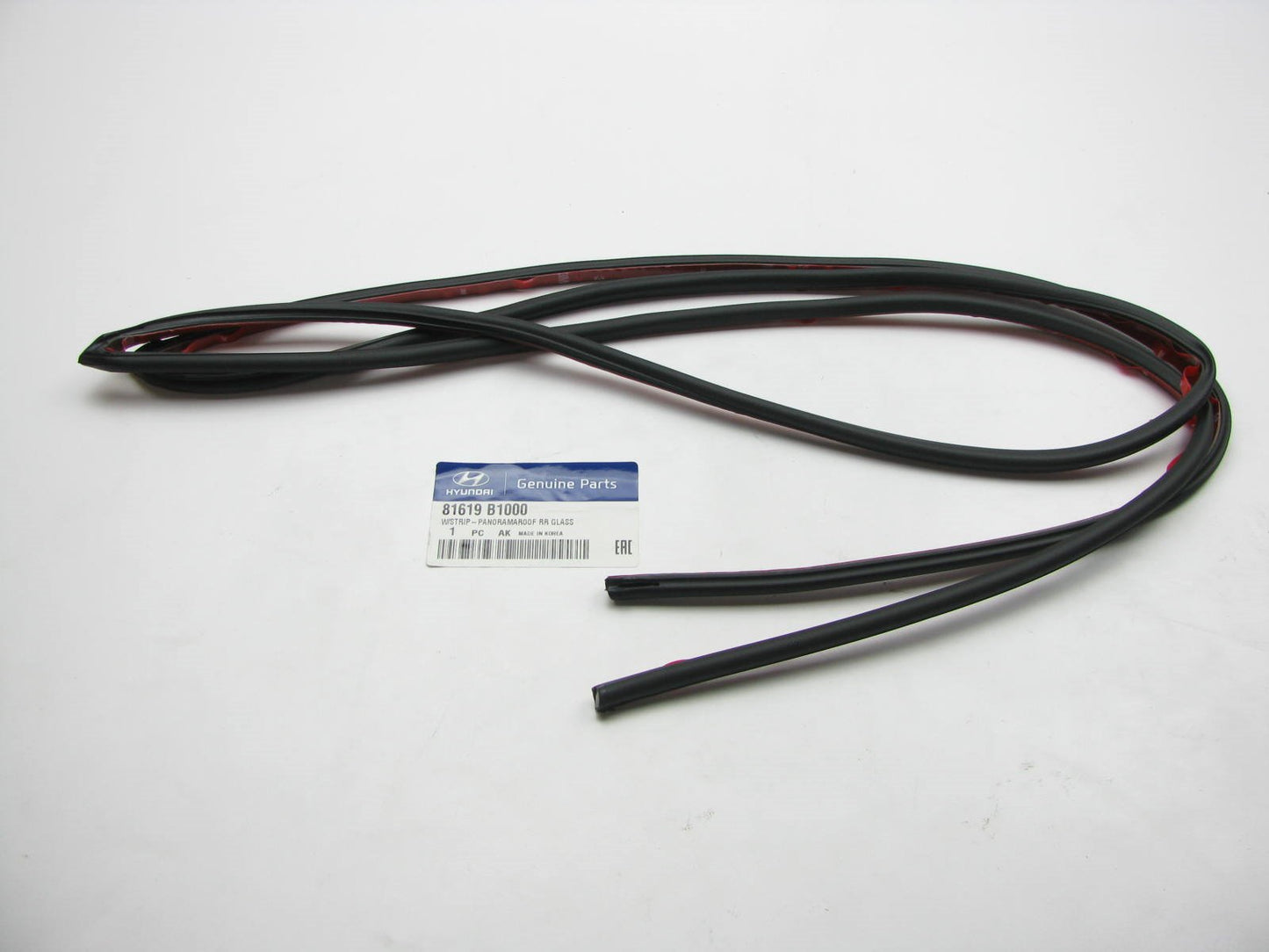 NEW - OEM PANORAMAROOF Rear Glass Weatherstip Seal For 2014-2015 Genesis