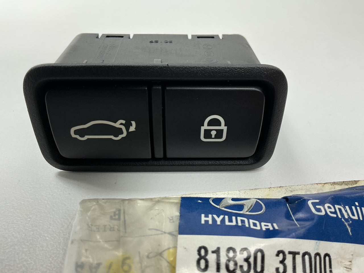 NEW GENUINE Trunk Lid Release Switch OEM For 2015-2016 Genesis  818303T000