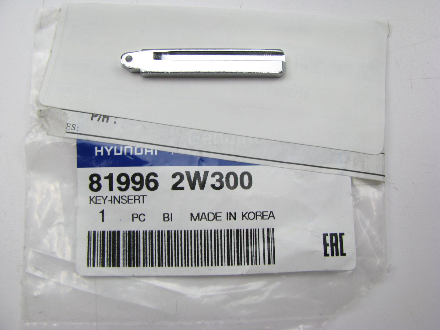 NEW - OEM Keyless Entry Remote Fob UNCUT Key Blank Insert For 16-19 Santa Fe