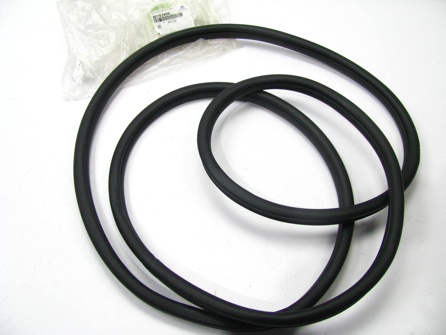 NEW 821102V000 FRONT LEFT Door BODY Weatherstrip Seal OEM For 12-17 Veloster