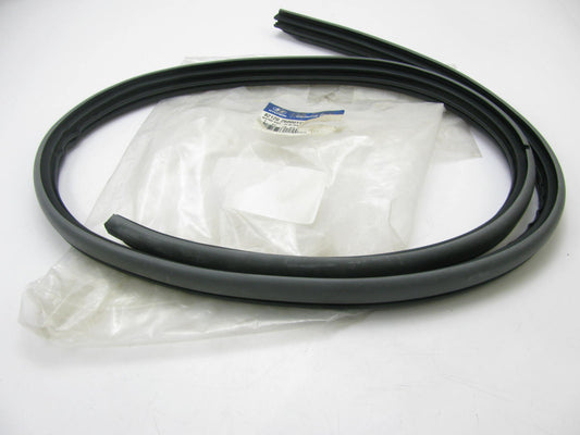 NEW Front Right Door Weatherstrip Seal GRAY OEM For 01-06 Santa Fe 8212026000YD