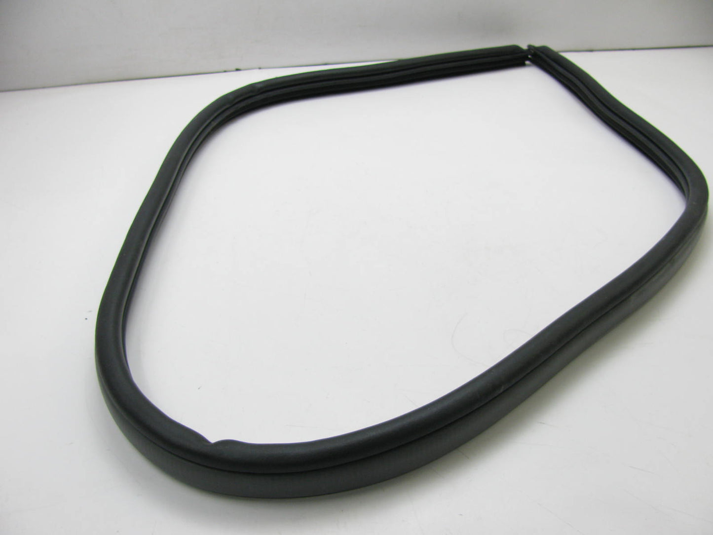 NEW Front Right Door Weatherstrip Seal GRAY OEM For 01-06 Santa Fe 8212026000YD