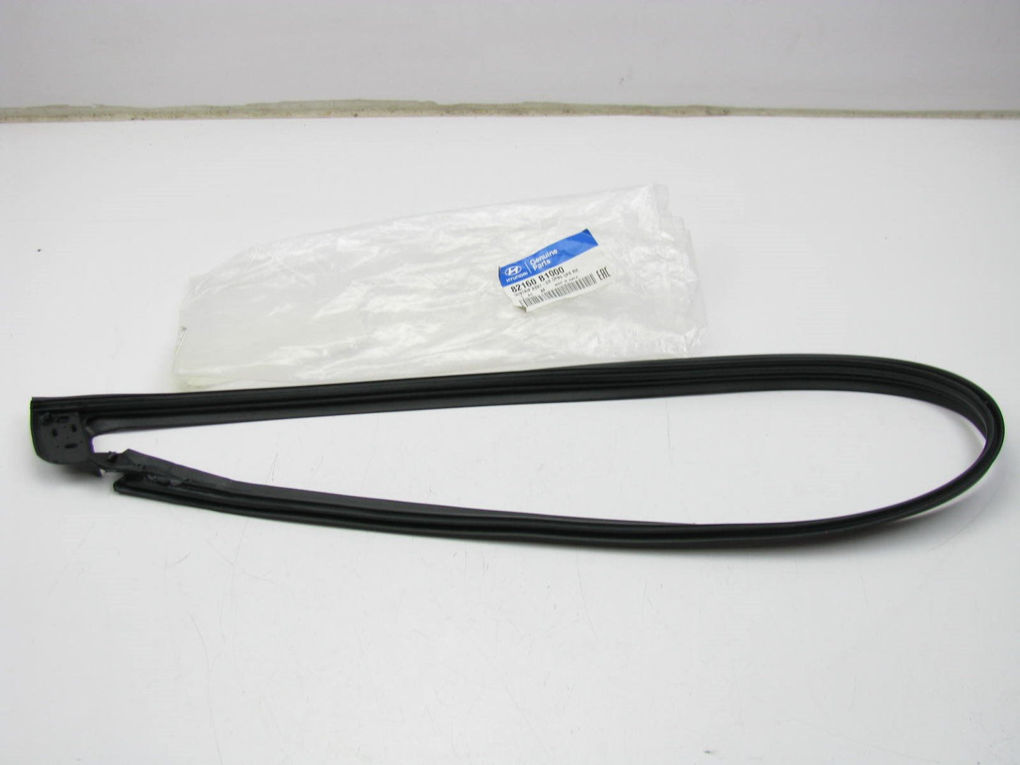 Front Right Passengers Door Shell Weatherstip Seal Strip OEM For 2015-16 Genesis