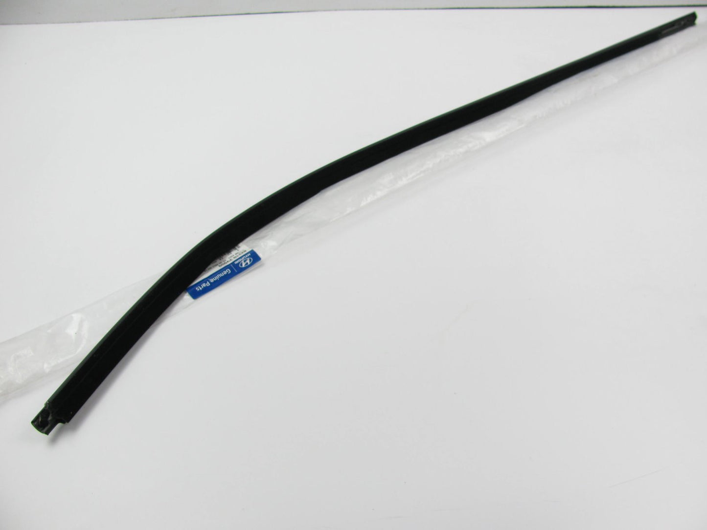 New FRONT OUTER LEFT Door Belt Moulding Weatherstrip OEM For 12-16 Veloster