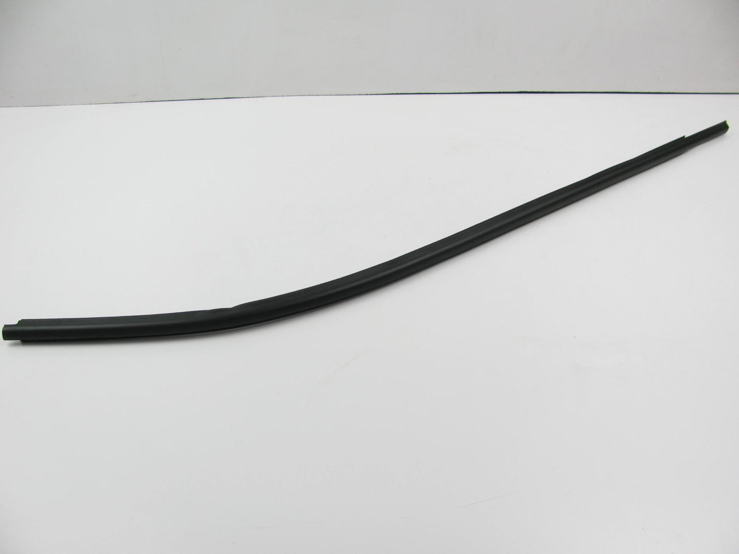 New FRONT OUTER LEFT Door Belt Moulding Weatherstrip OEM For 12-16 Veloster