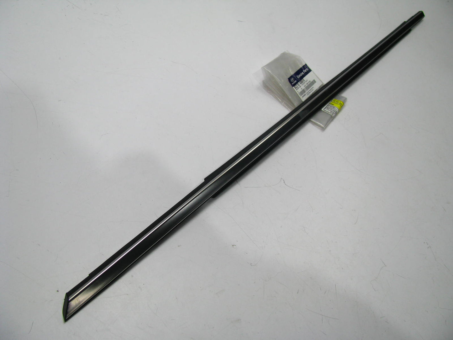 NEW - OEM 82210AB010 Front Left Door Belt Molding For 2021-2023 Hyundai Elantra