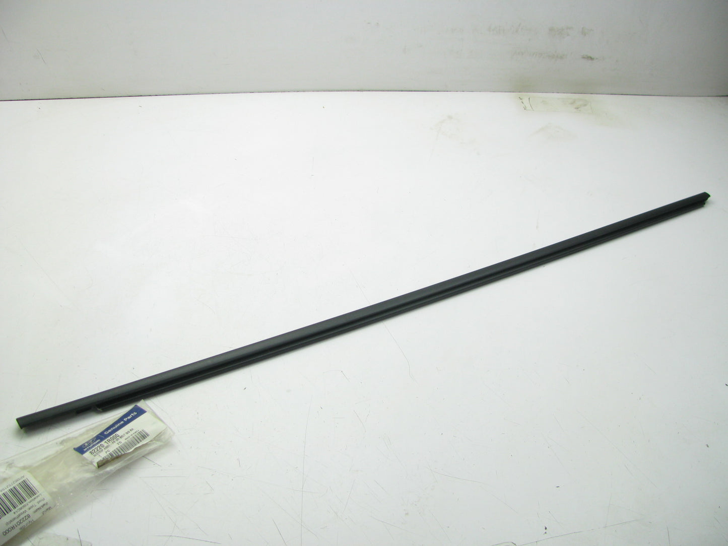 New OEM Front Right Side Outer Door Belt Weatherstrip Seal For 12-14 Accent