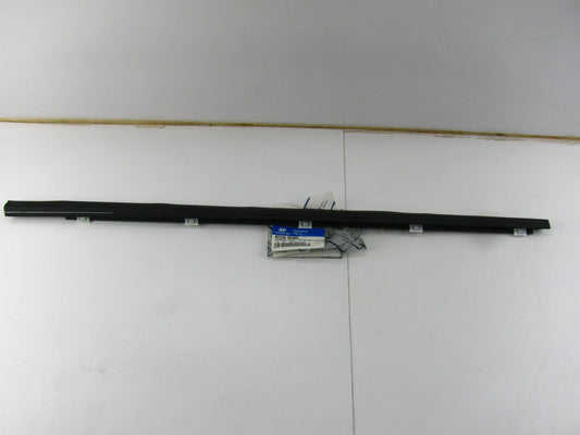 New Genuine FRONT RIGHT Door Weatherstrip Belt Seal OEM For 2006-2010 Sonata