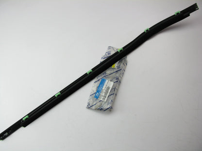 NEW - OEM Front Right Door Belt Weatherstrip Seal For 2011-2016 Hyundai Equus