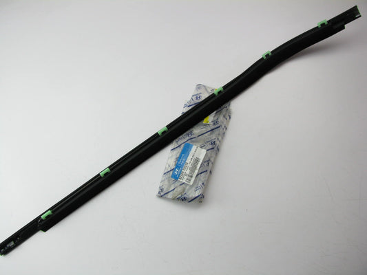 NEW - OEM Front Right Door Belt Weatherstrip Seal For 2011-2016 Hyundai Equus