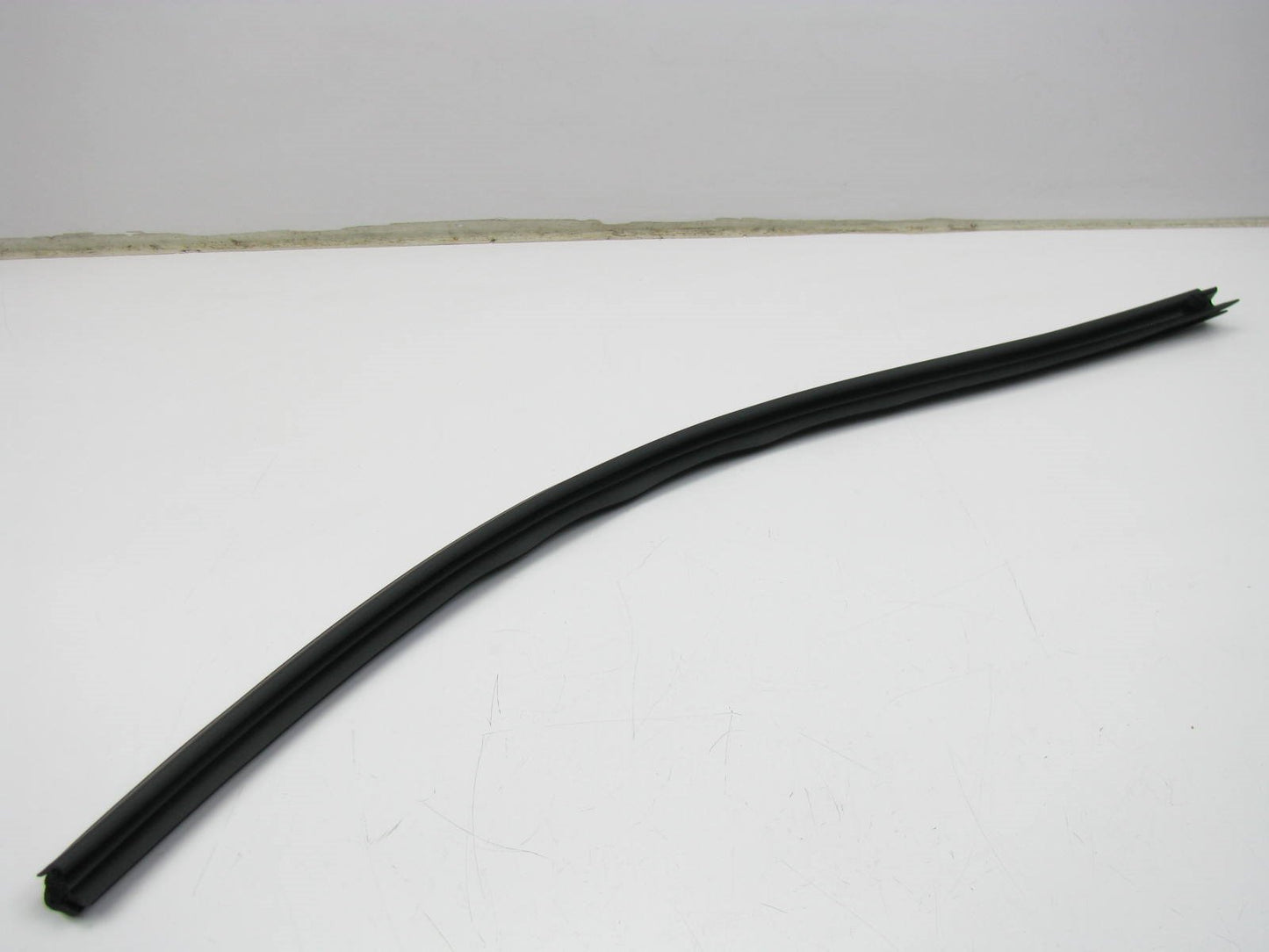 NEW Front Left Door Window Belt Weatherstrip Seal OEM For 2009-12 Elantra WAGON
