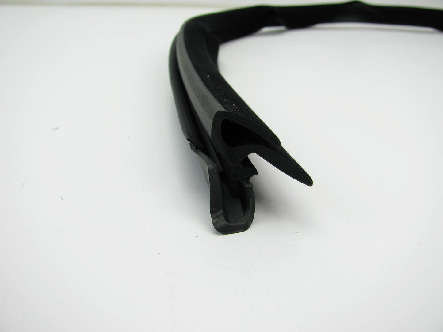 Front Left Door Top Weather Strip OEM For 2014-2015 Hyundai Elantra 822313X500
