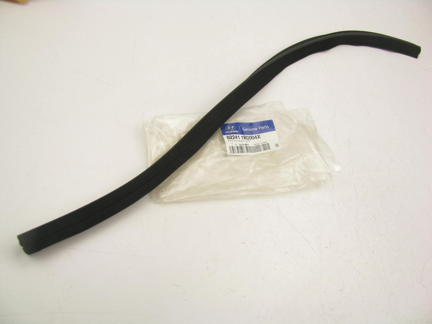 NEW - OEM 822411R0004X Front Right Door Window Seal For 2013-2017 Hyundai Accent