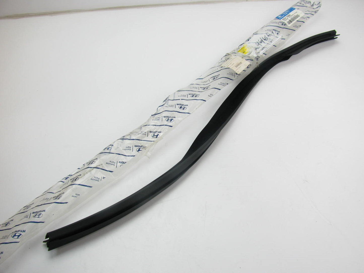 FRONT Right (Passenger) Side Door Window Belt Weather Strip OEM For 11-15 Sonata