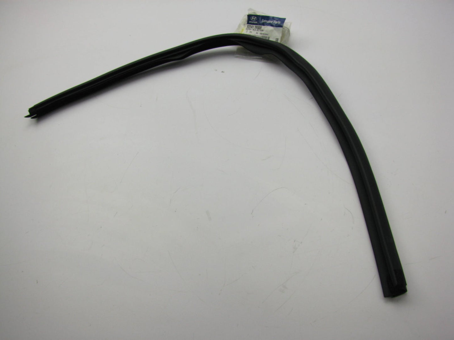 NEW GENUINE FRONT RIGHT Door Window Weatherstrip Seal OEM For 11-12 Elantra