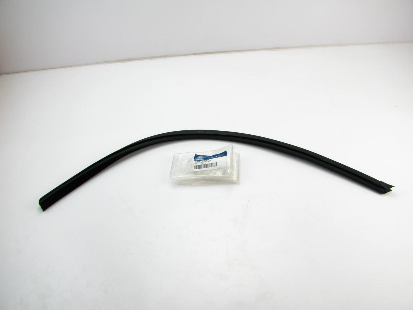 Front Right Passengers Side Door Belt Weatherstip - OEM For 14-15 Elantra SEDAN