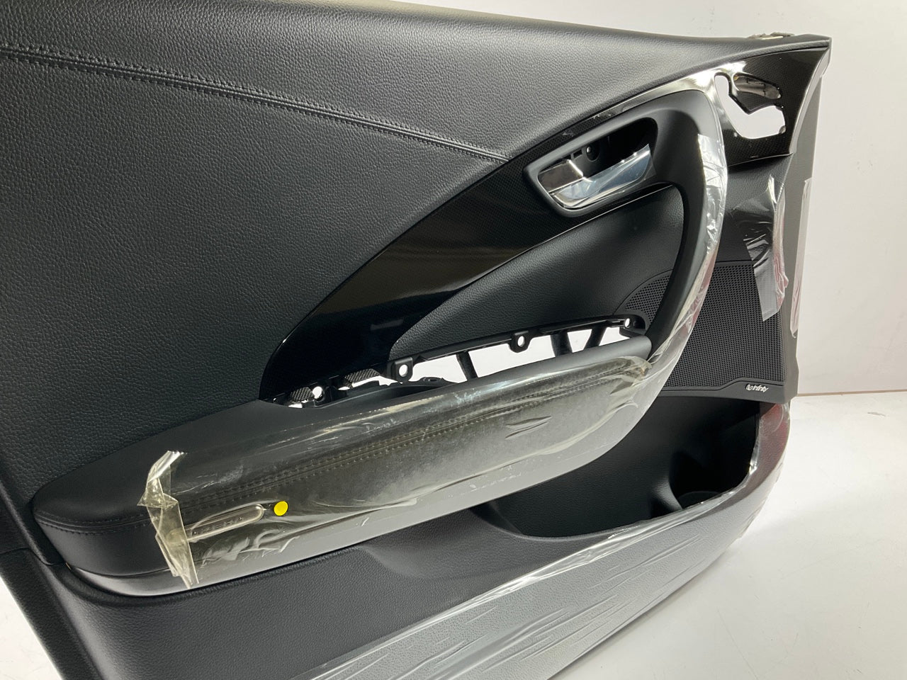 NEW Black With Gray Front Left Door Trim Panel OEM For 13-14 Azera 823073V160RY