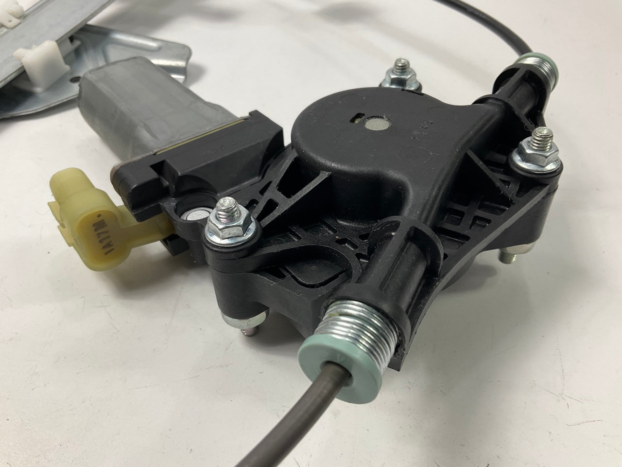 NEW Front Right Power Window Motor & Regulator OEM For 2006-11 Accent 824021E210