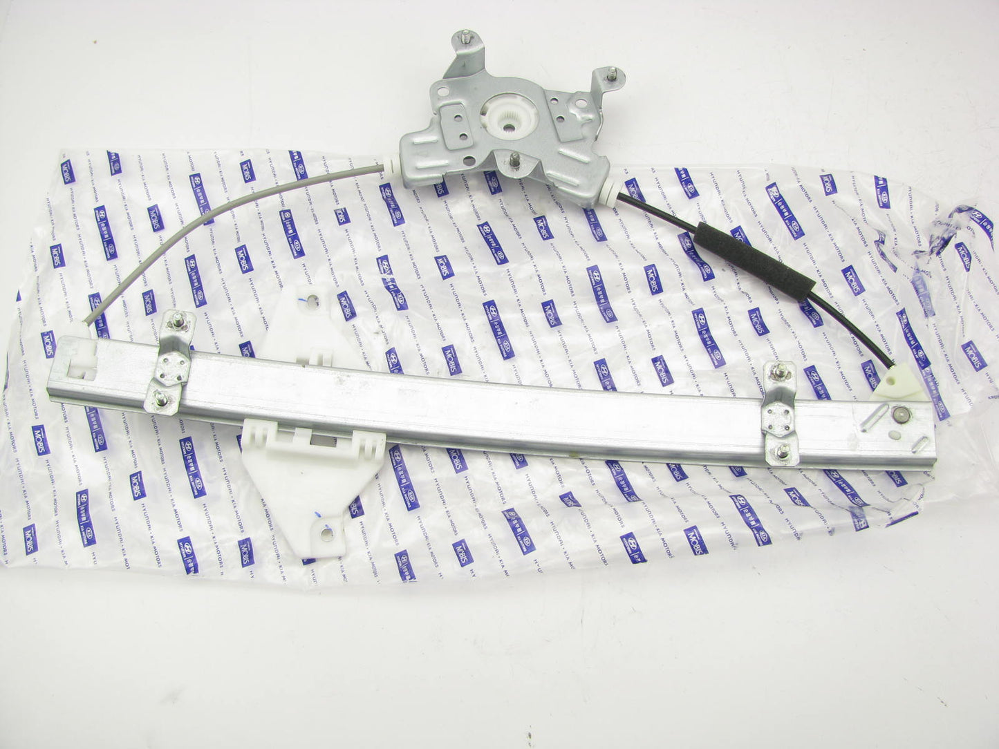 NEW GENUINE FRONT RIGHT Door Window Regulator W/O Motor OEM For 00-05 Accent