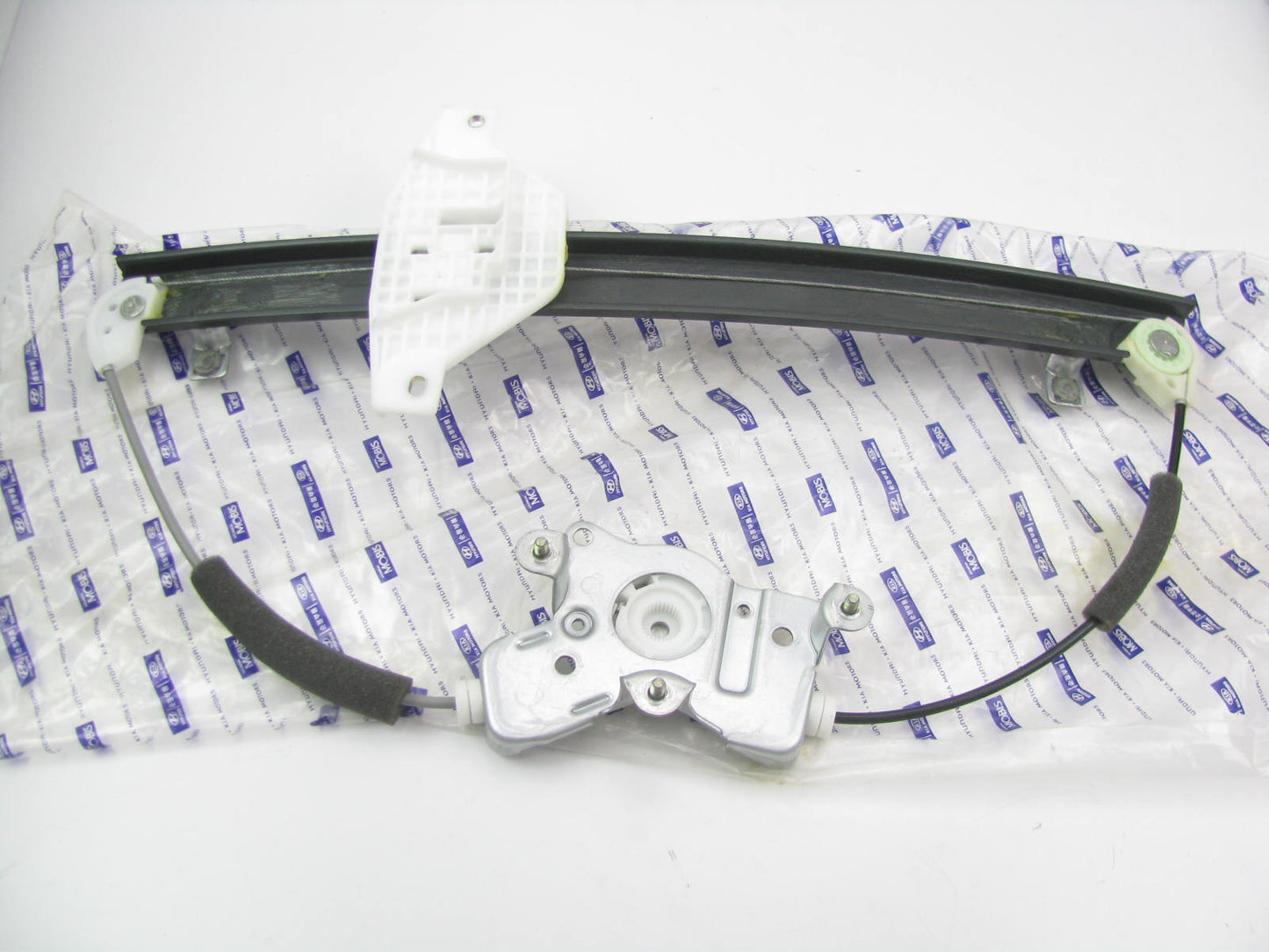 NEW GENUINE 8240438011 FRONT RIGHT Window Regulator OEM For 1999-05 Sonata