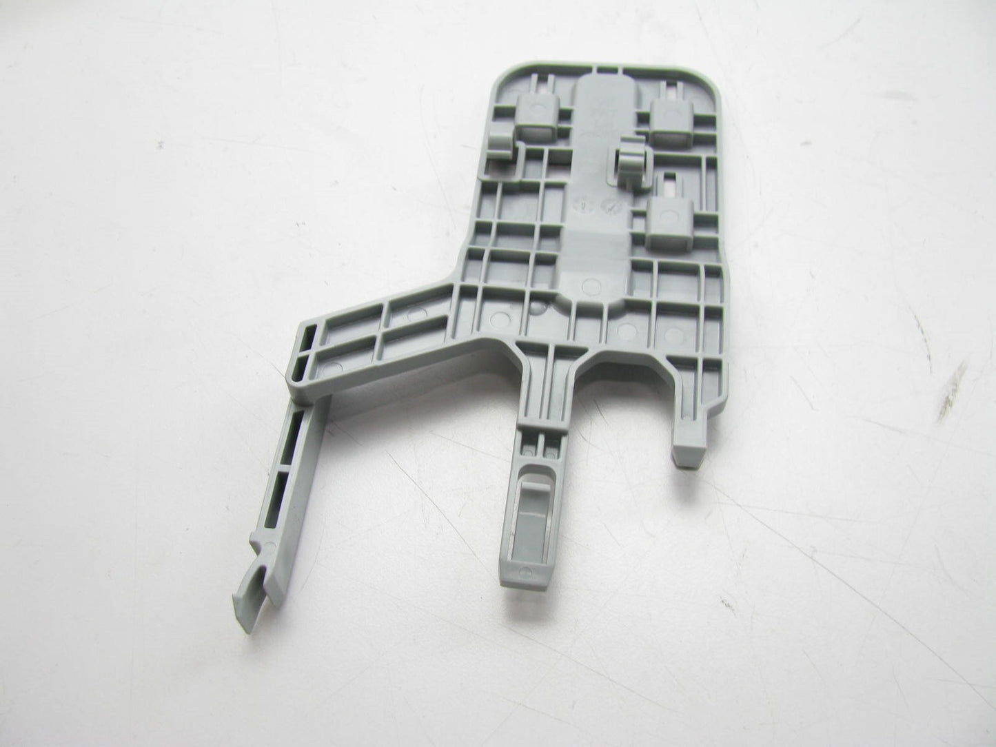 NEW - OEM Front Left Side Door Latch Retainer Clip For 11-15 Sonata 824843S000