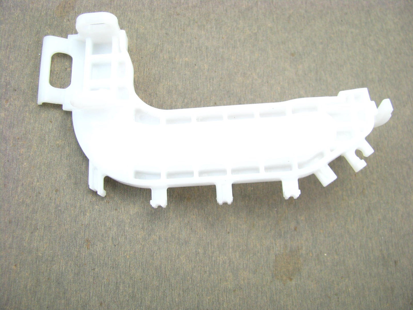 NEW - OEM Front Right Outside Handle Support Bracket For 2015-19 Hyundai Sonata