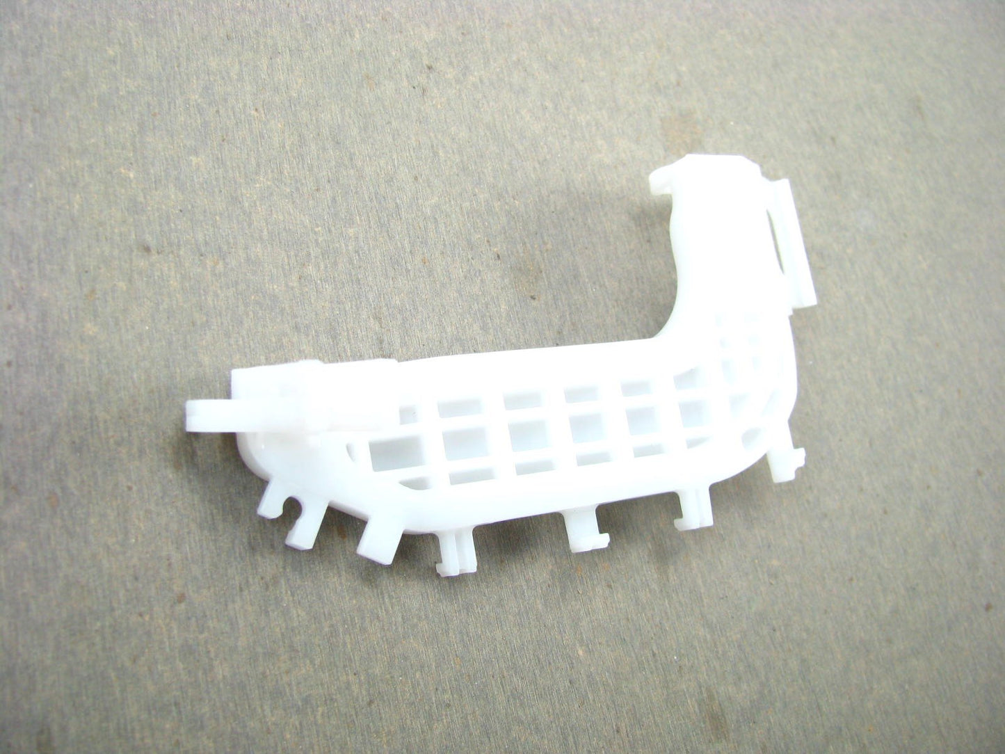 NEW - OEM Front Right Outside Handle Support Bracket For 2015-19 Hyundai Sonata