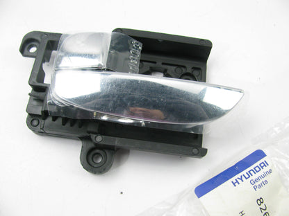 New FRONT LEFT (DRIVERS) SIDE Interior Door Handle OEM For Hyundai 826100Q000