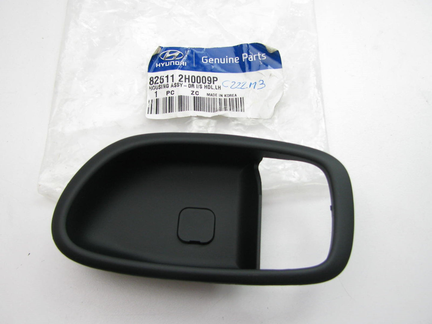 NEW - OEM Left Inside Interior Door Handle Bezel Trim BLACK For 2007-10 Elantra