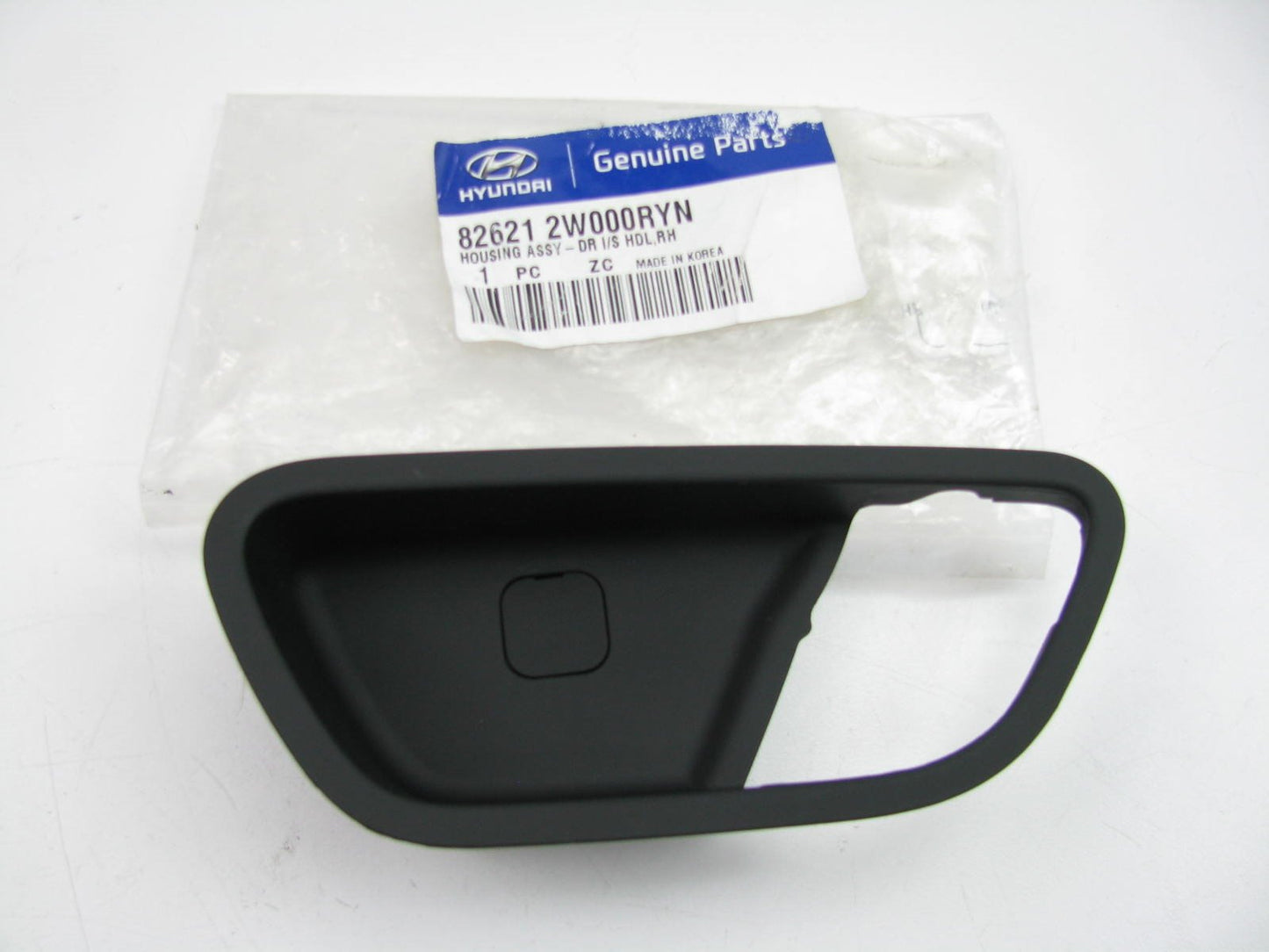 New Front Right Interior Door Handle Trim Housing Bezel BLACK 13-17 Santa Fe