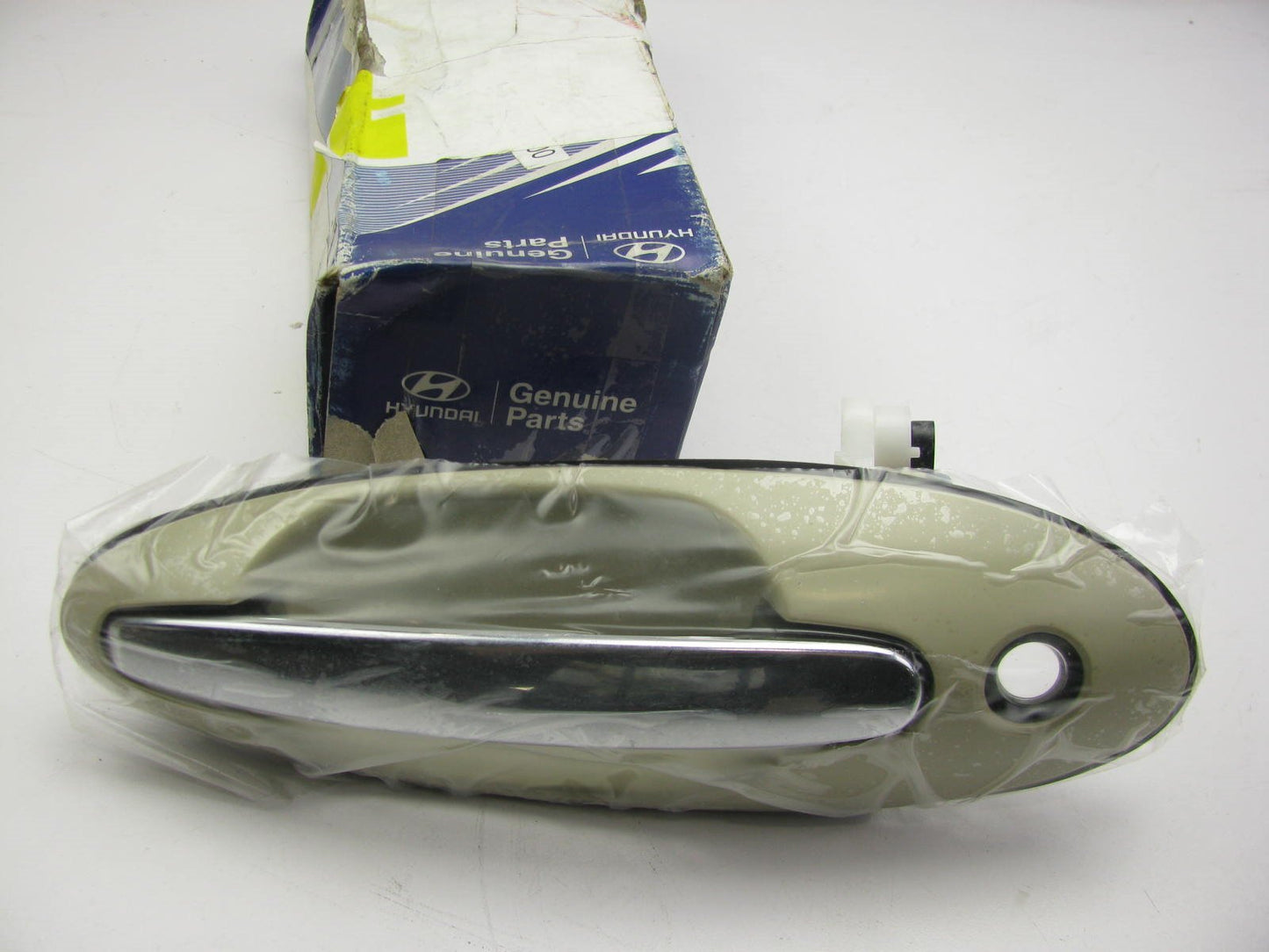 NEW - OEM 8265038010 FRONT LEFT Exterior Door Handle For 1999-01 Hyundai Sonata