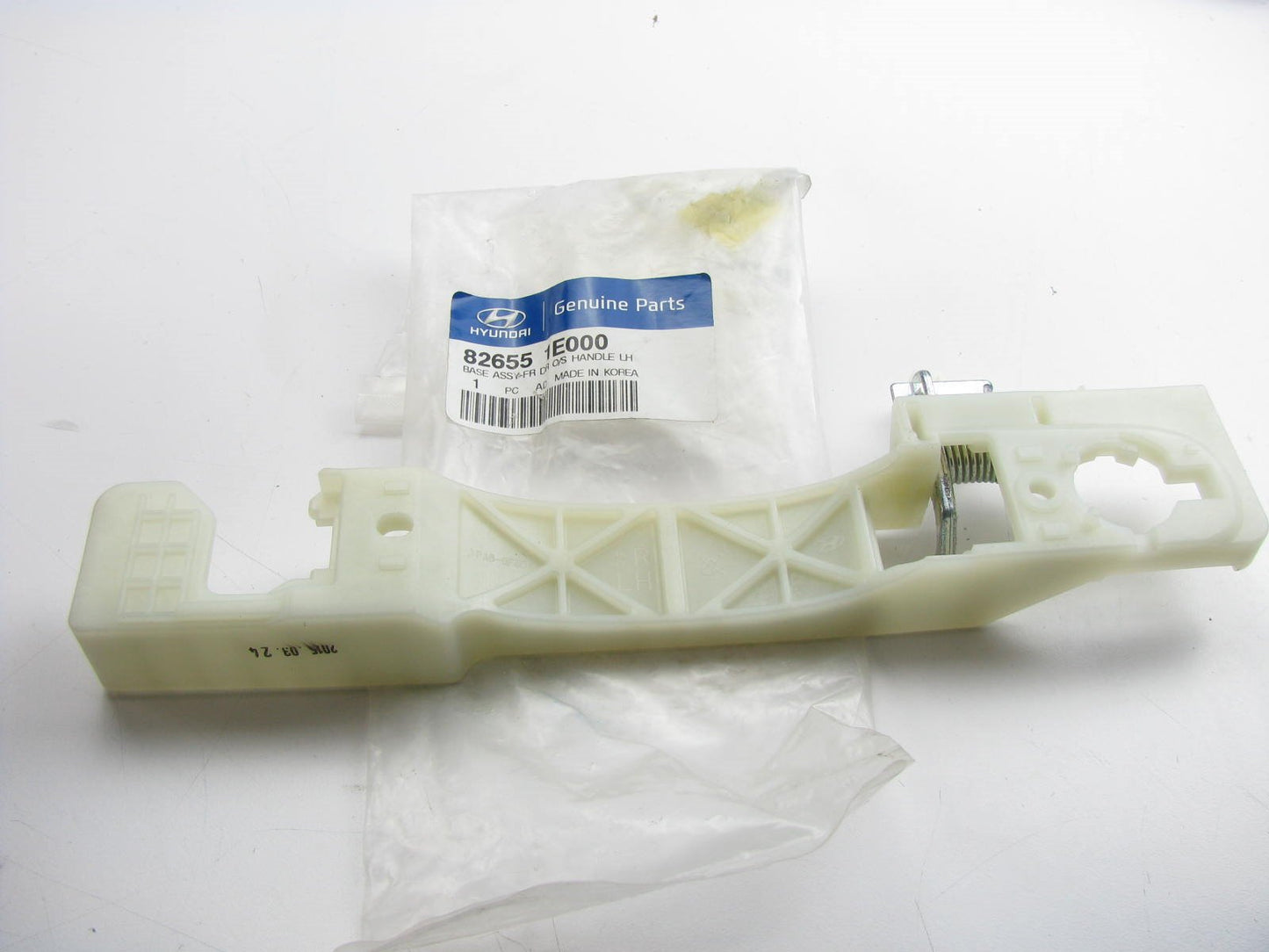Front Left Side Exterior Door Handle Support Base For 06-11 Accent 826551E000