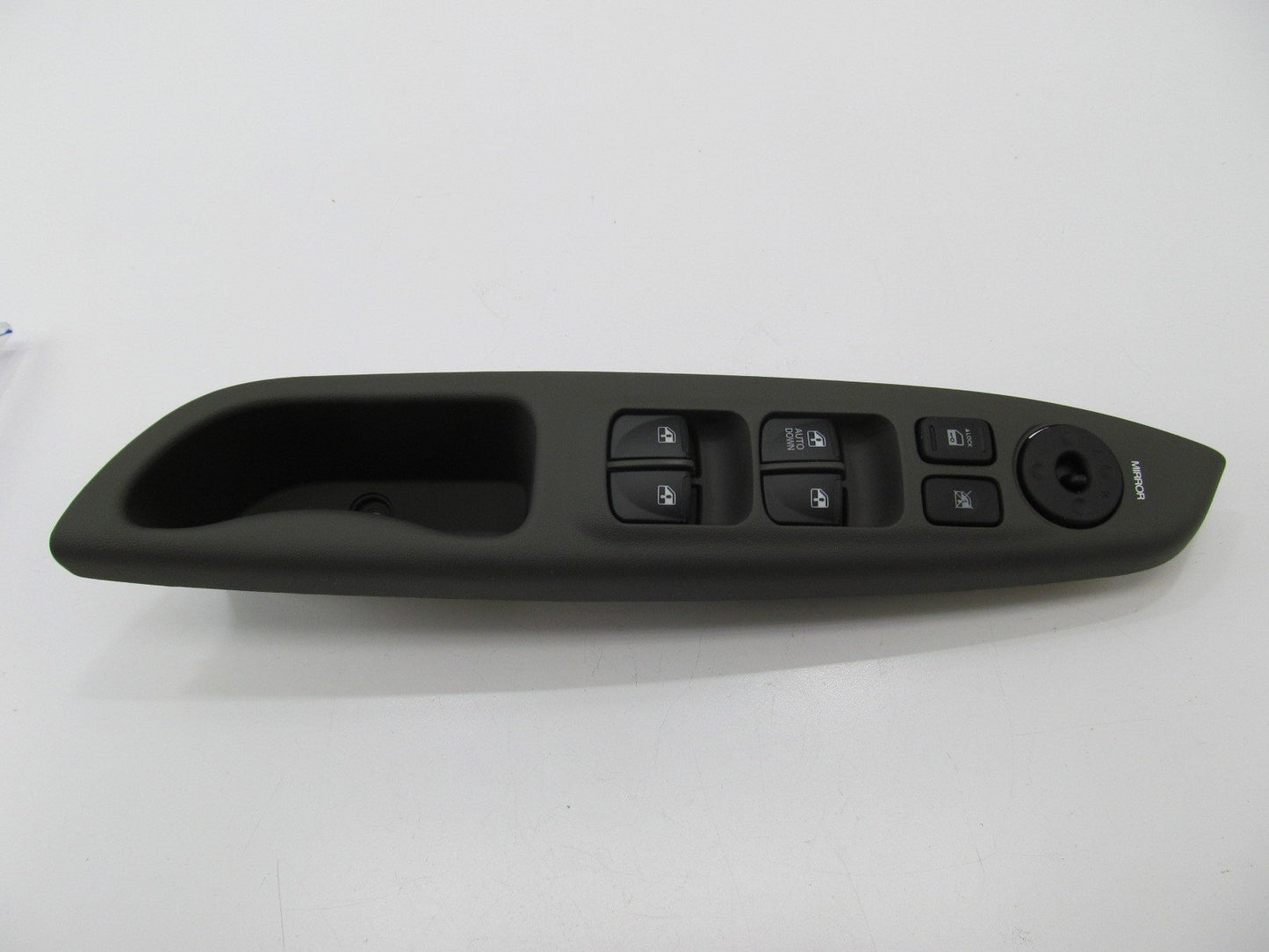 NEW - OEM 827101E065AR Front Left Door Grip & Switches For 06-11 Hyundai Accent