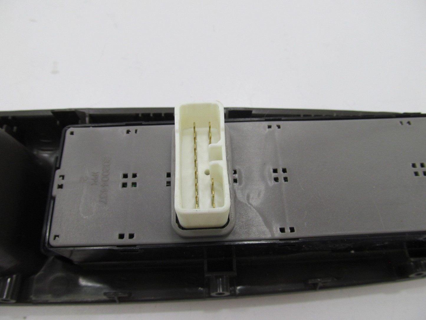 NEW - OEM 827101E065AR Front Left Door Grip & Switches For 06-11 Hyundai Accent