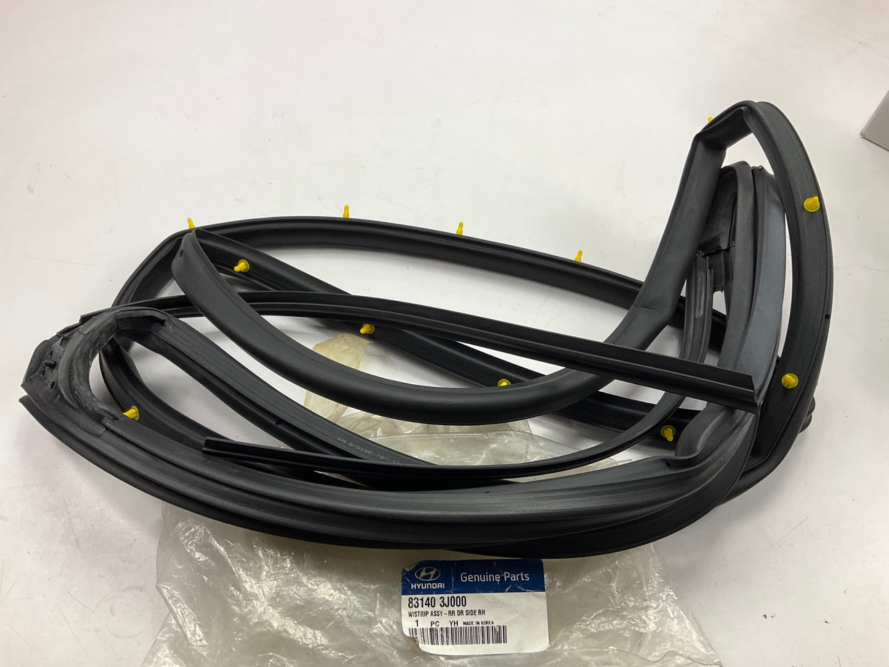 NEW OEM 831403J000 Rear Right Door Weatherstrip Seal For 06-12 Hyundai Veracruz