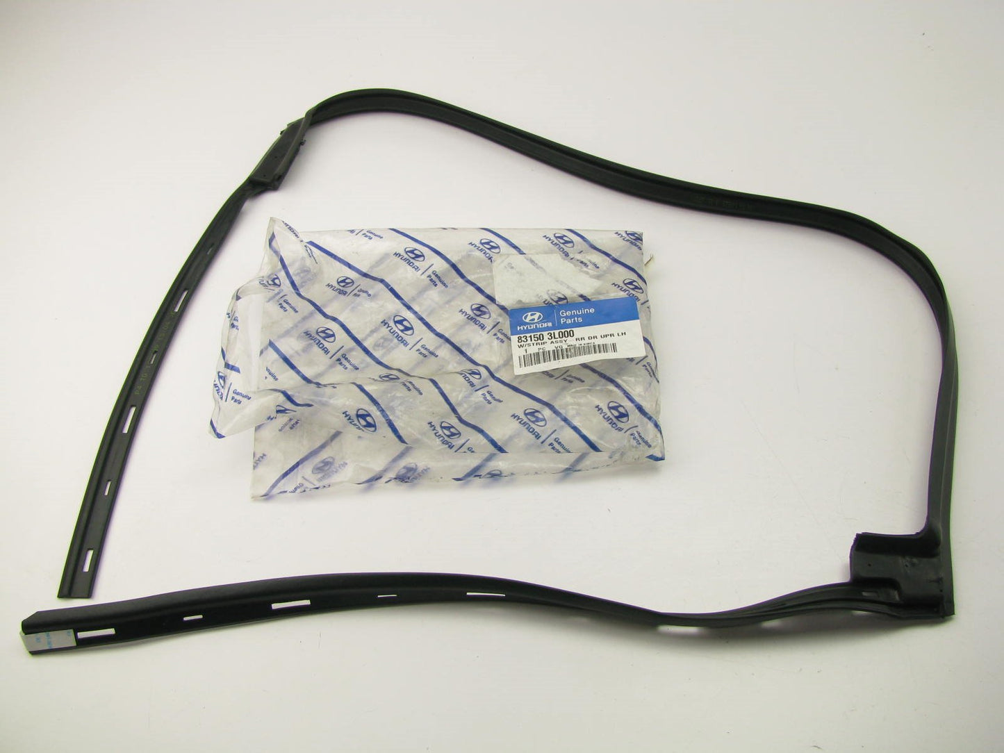 New REAR LEFT UPPER Side Door Weatherstrip Seal OEM For 2006-11 Azera 831503L000