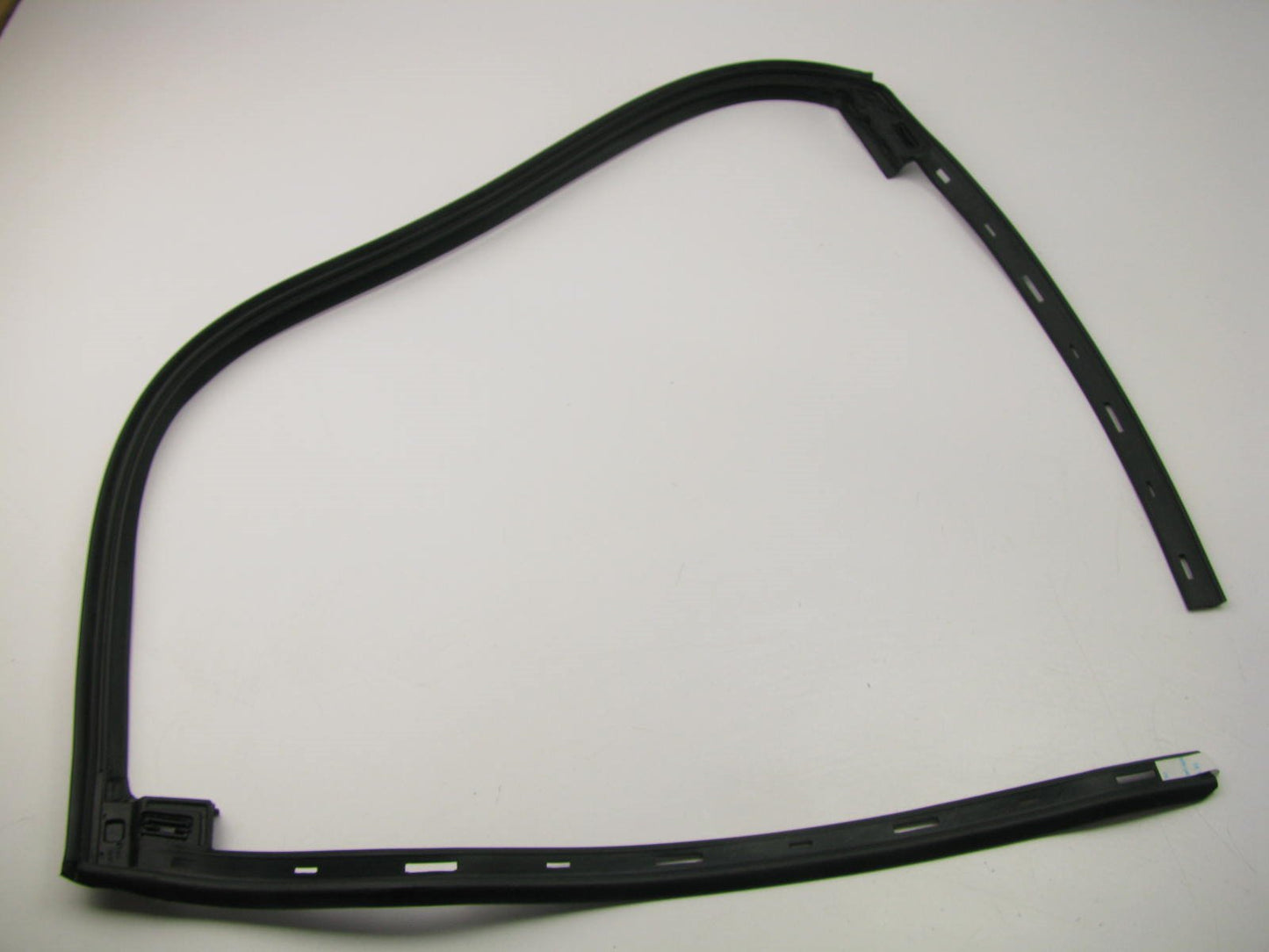 New REAR LEFT UPPER Side Door Weatherstrip Seal OEM For 2006-11 Azera 831503L000