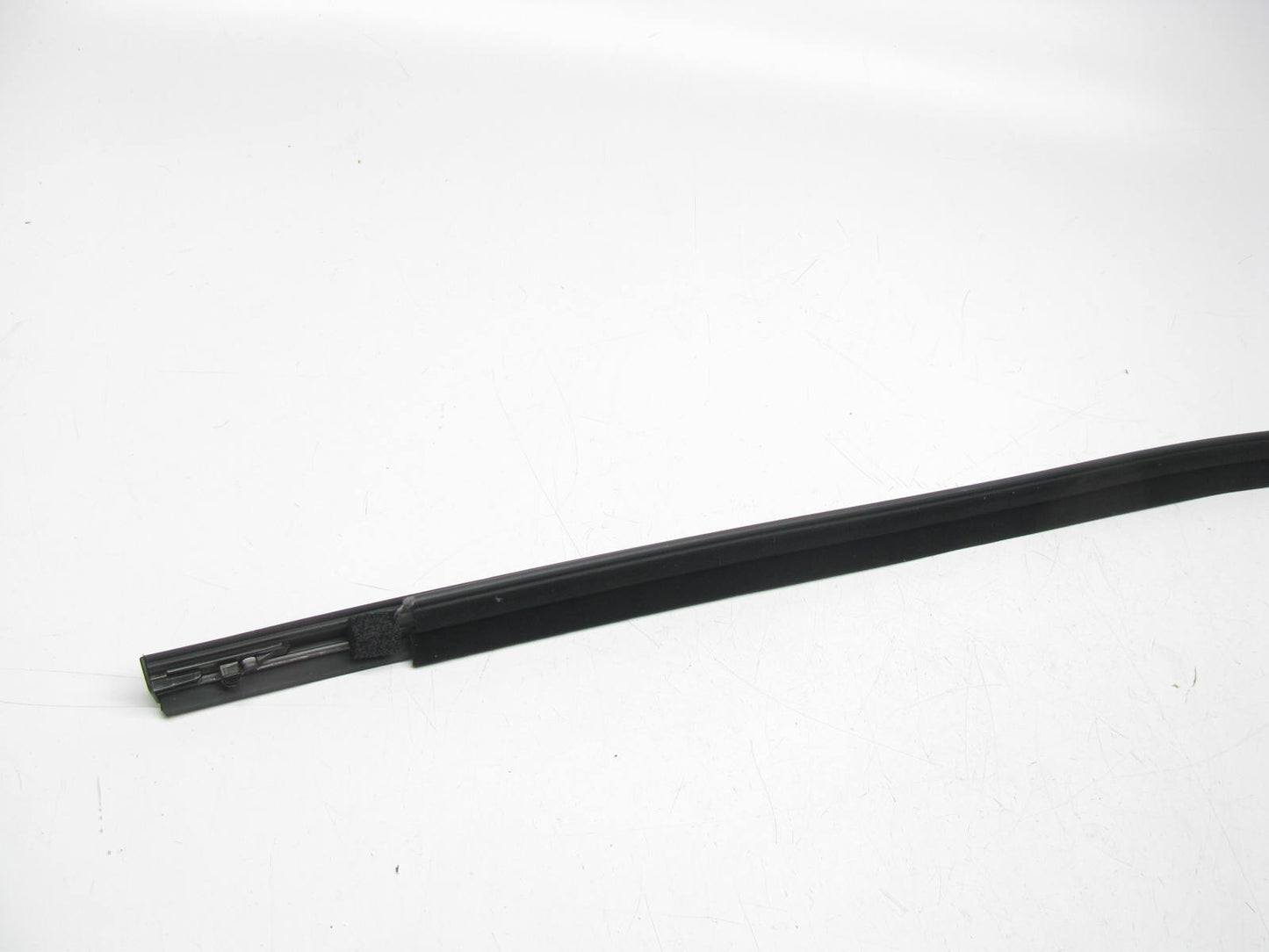 NEW - OEM 832101R001 REAR Exterior Door Belt Weatherstrip Seal For 15-17 Accent