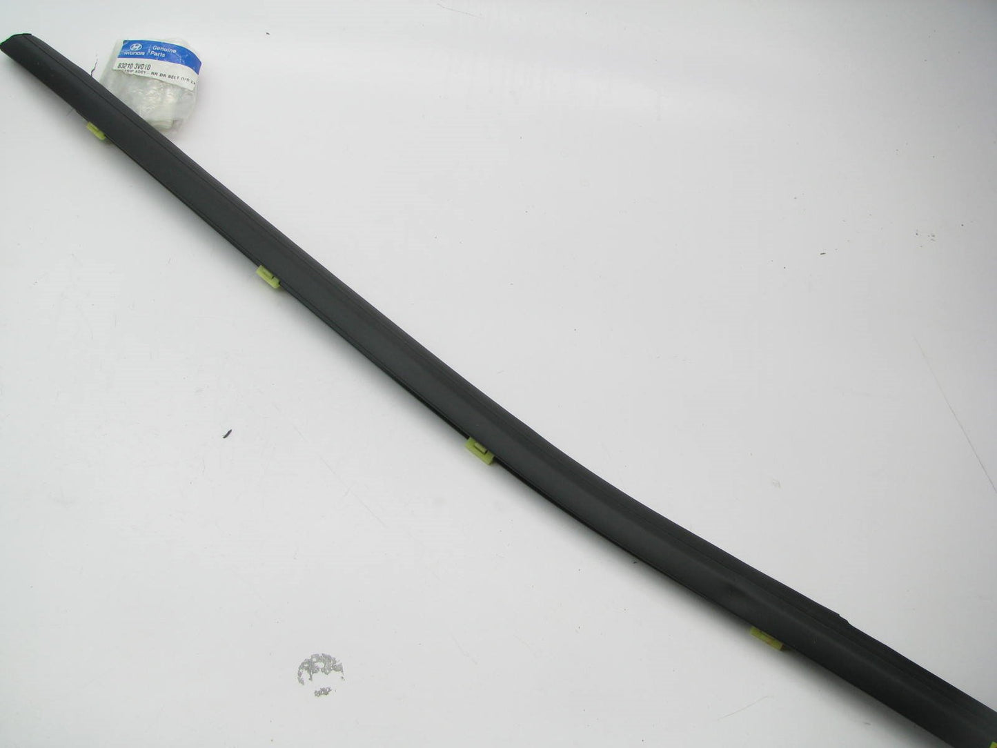 NEW - OEM Rear Left Side Outer Door Belt Weatherstrip Seal BLACK For 12-17 Azera