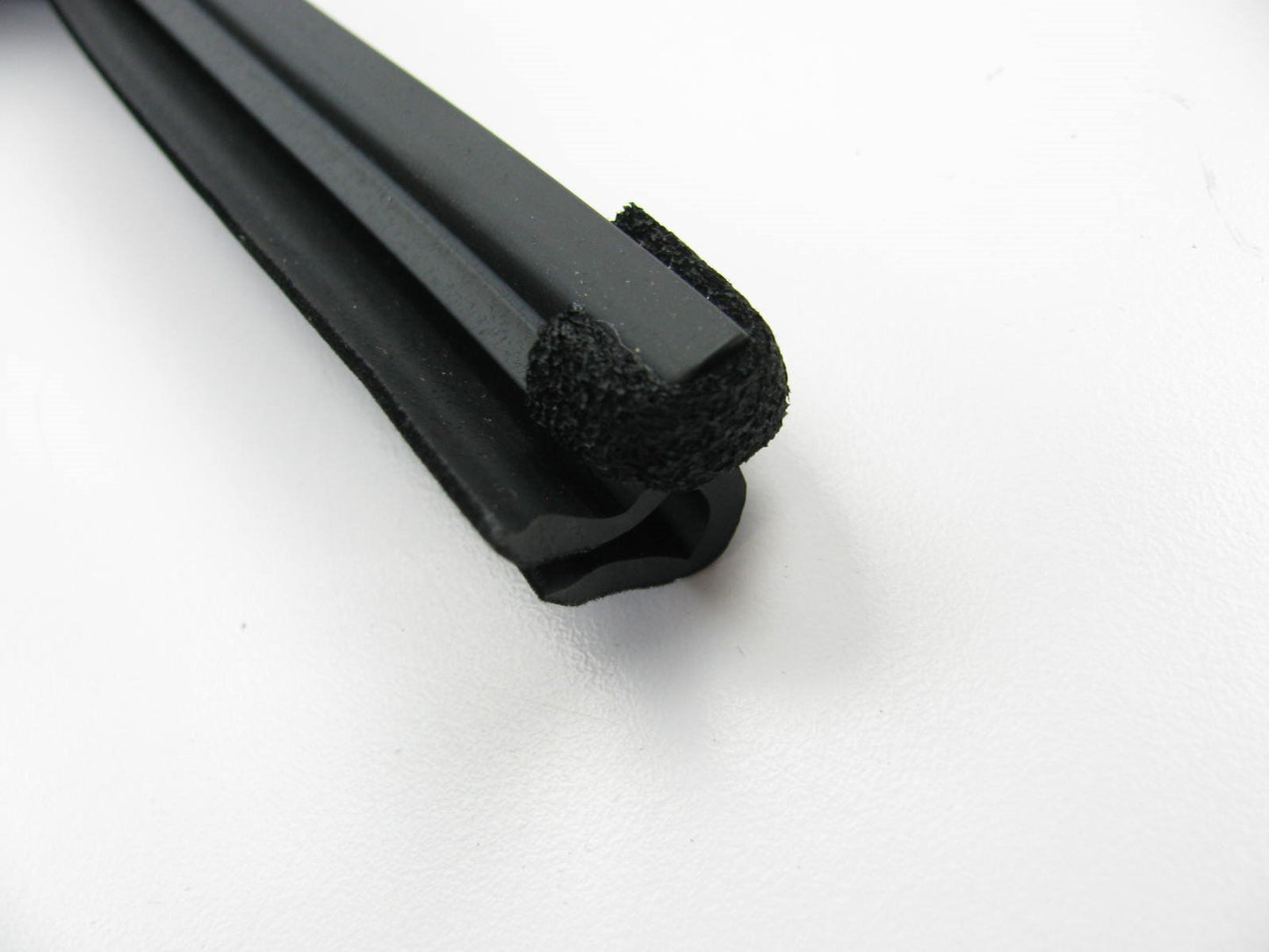 NEW 832311R0004X Rear Left Door Inner Belt Weatherstrip Seal For 2012-14 Accent