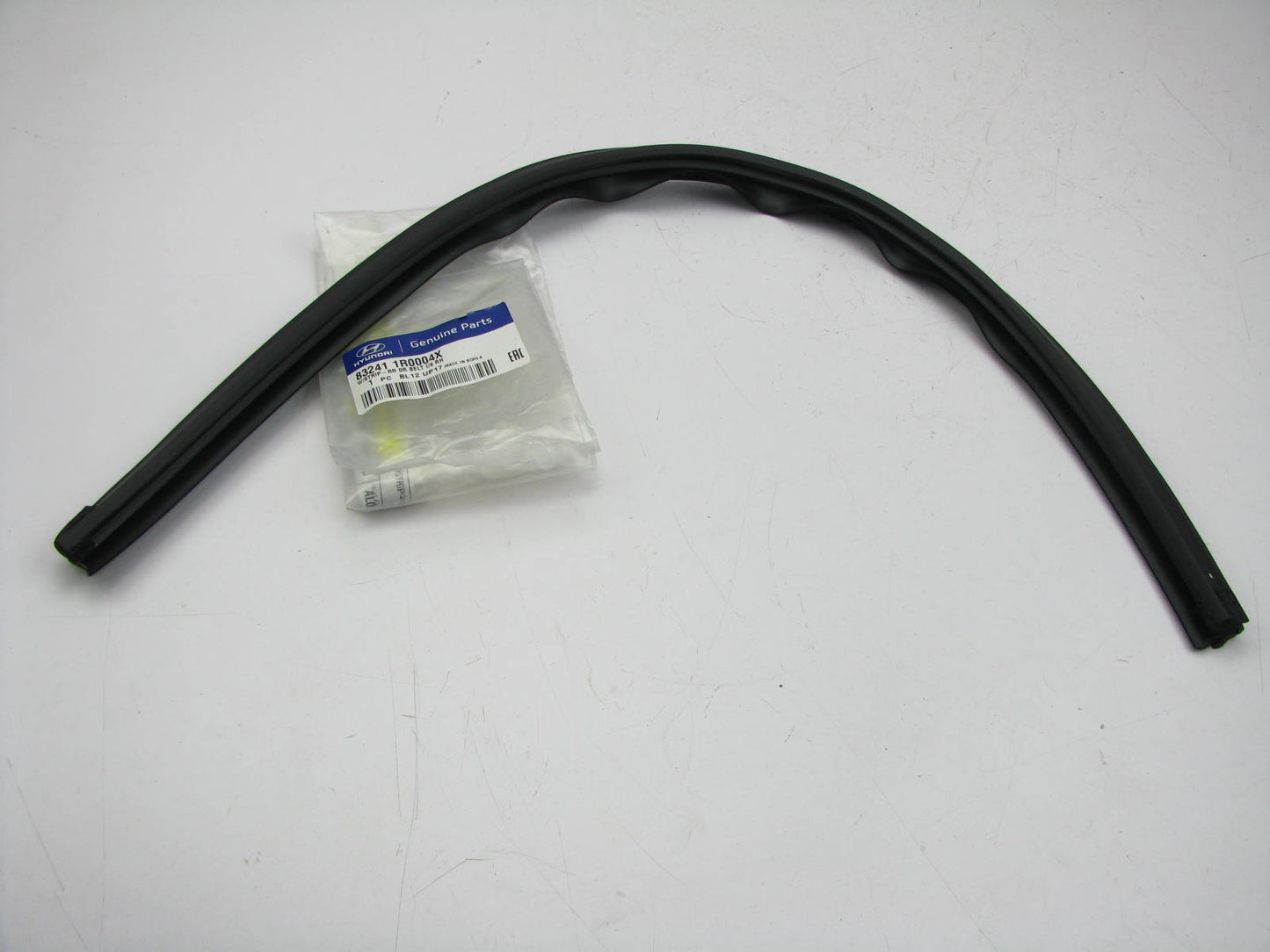 New REAR RIGHT Door Weatherstrip Belt Seal OEM For 2012-2017 Accent 832411R0004X