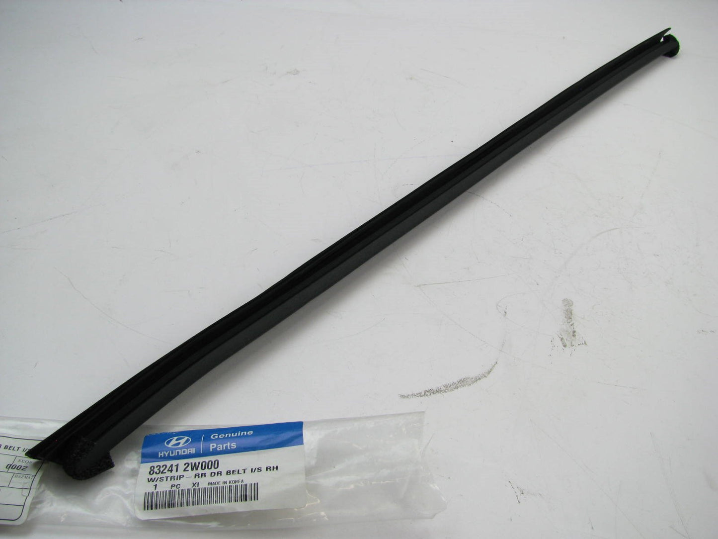 New OEM Rear Right Side Inner Door Belt Weatherstrip Seal For 2013-2016 Santa Fe