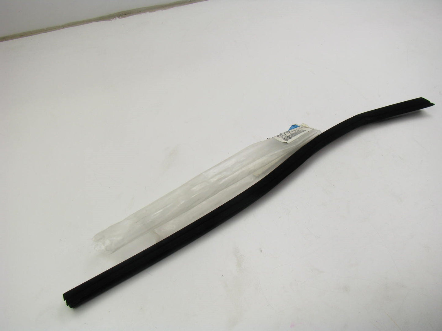 New OEM REAR RIGHT SIDE Door Weatherstrip Belt Seal For 12-13 Elantra 832413Y000